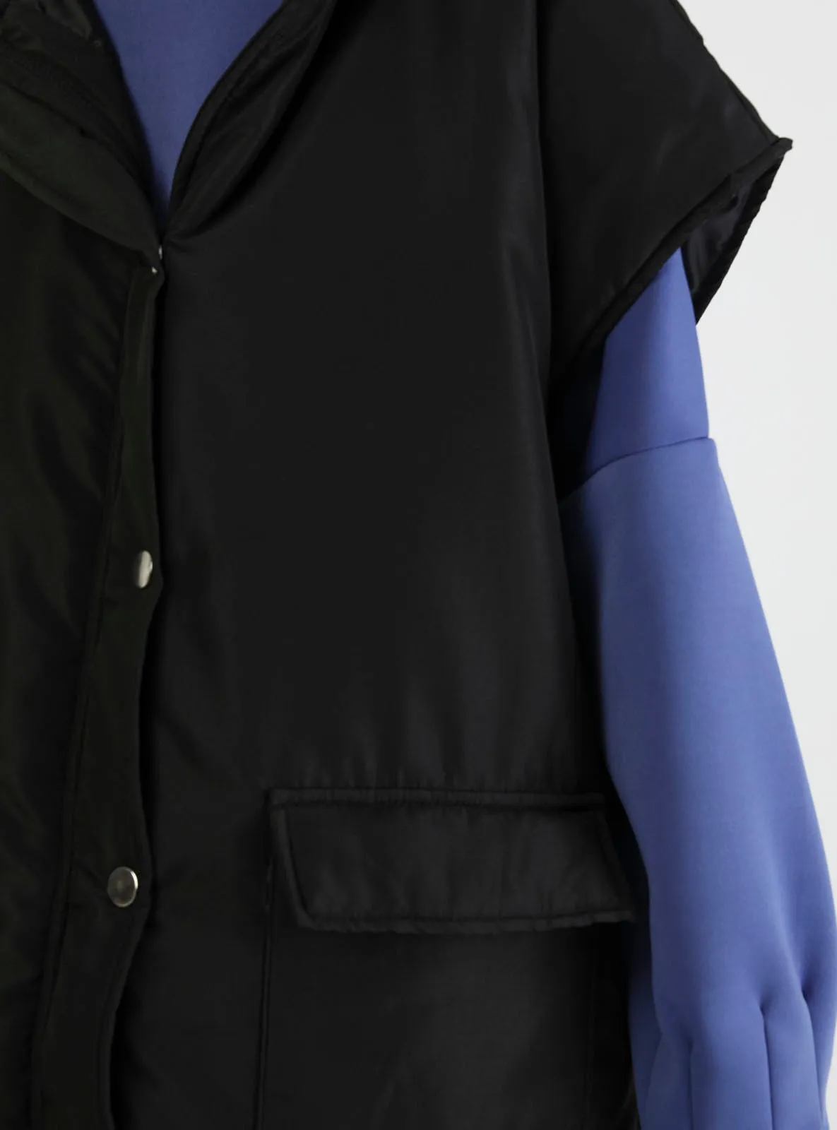 Fiber Filled Fenced Capused Vest -